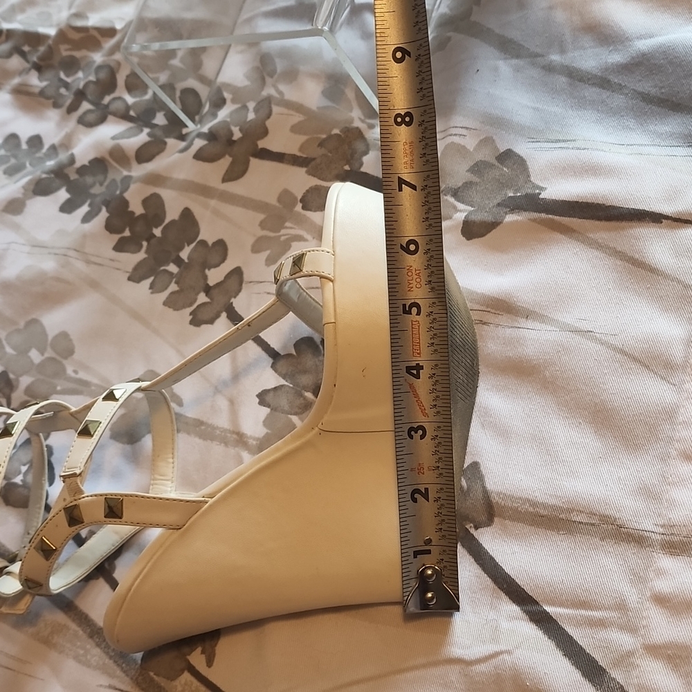 Shoes - Picture 4 of 4